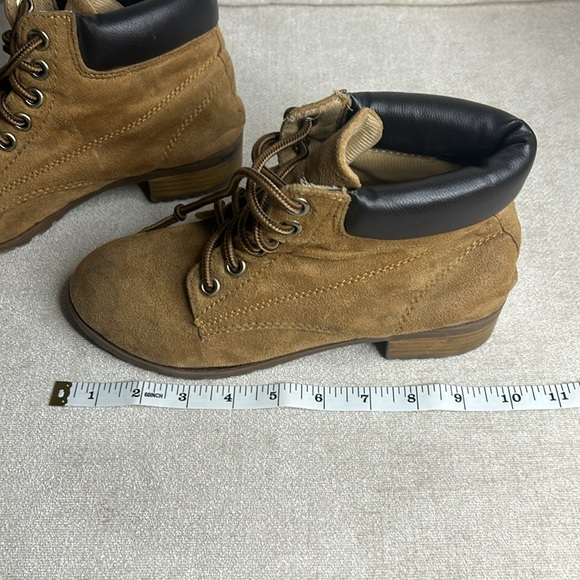 Boots - Picture 6 of 6